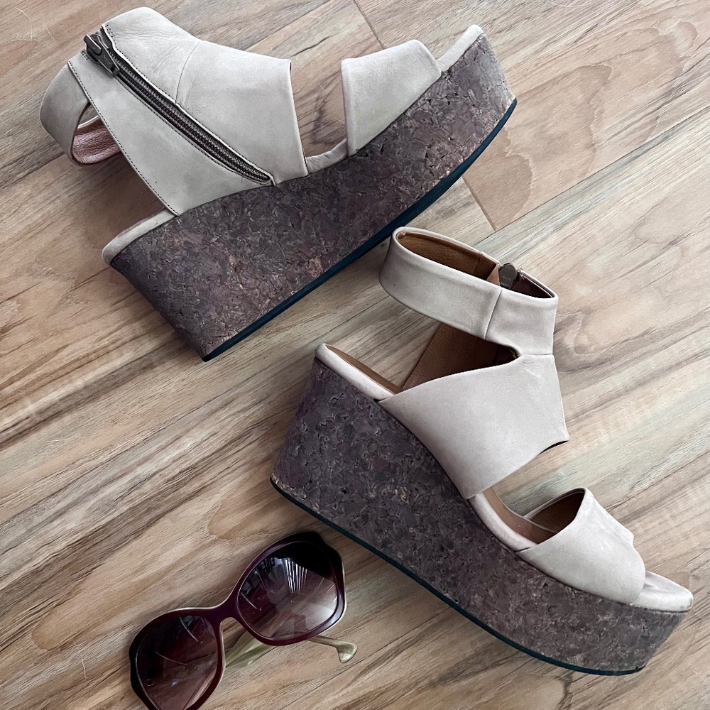 Coclico Women's Sandals Size 8 Gray/Taupe Suede Ankle Wedge Platform Zip Close